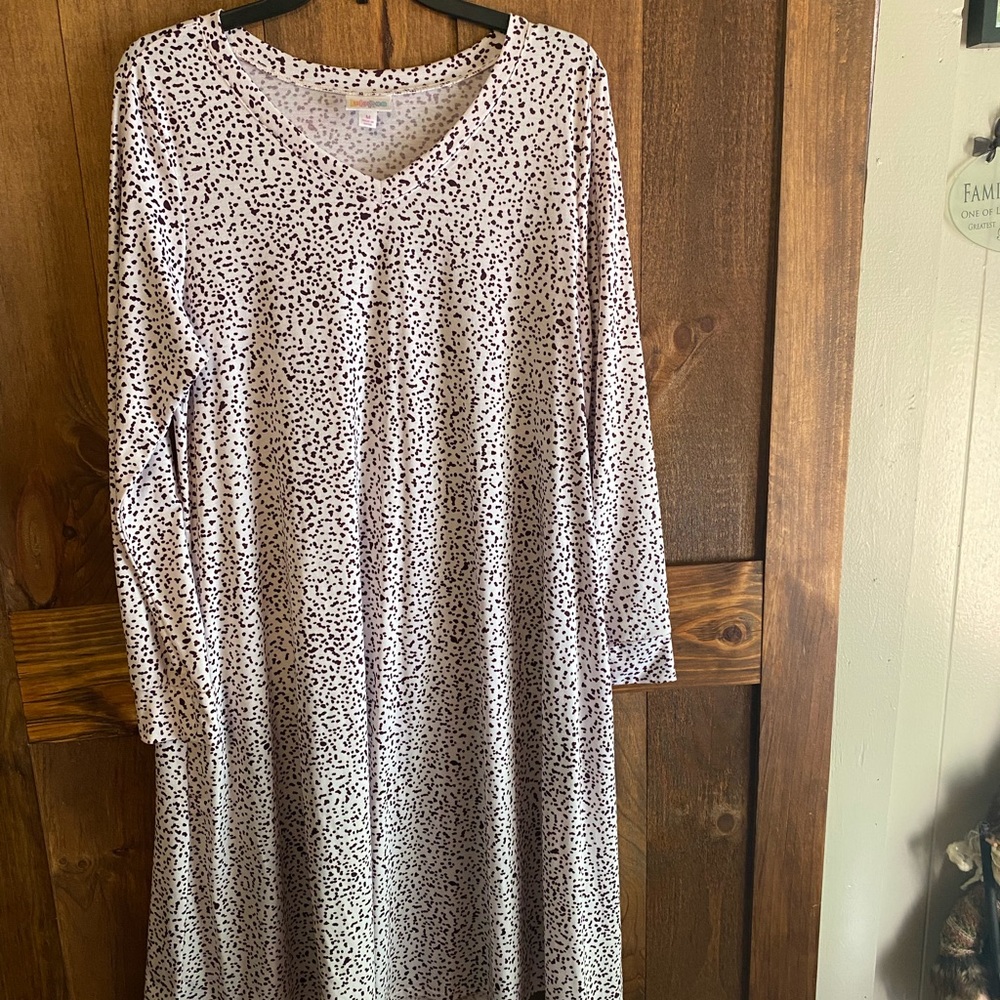 Lularoe Emily swing dress with pockets. Size medium but will easily fit a sz 14